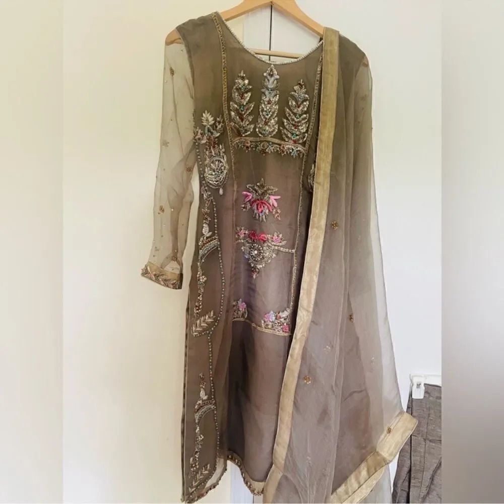 Luxurious Embroidered Brown and Gold 3 piece suit - Picture 3 of 16